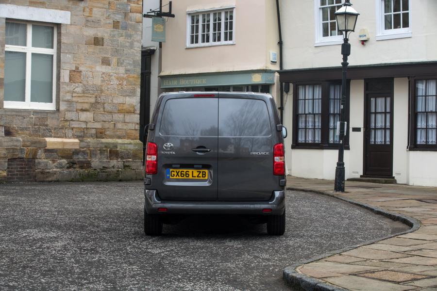  Toyota ProAce Van Compact 2017 года  (UK) (фото 14 из 32)